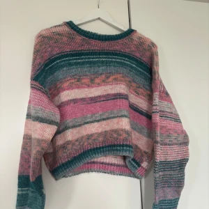 Stickad tröja - Aldrig använd, köpt från Nelly