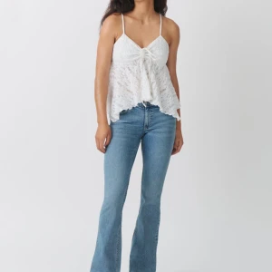 Lågmidjade jeans från Gina Tricot - Säljer mina lågmidjade jeans från gina då de aldrig kommer till användning. Använda 1-2 gånger💕Nypris 500kr!