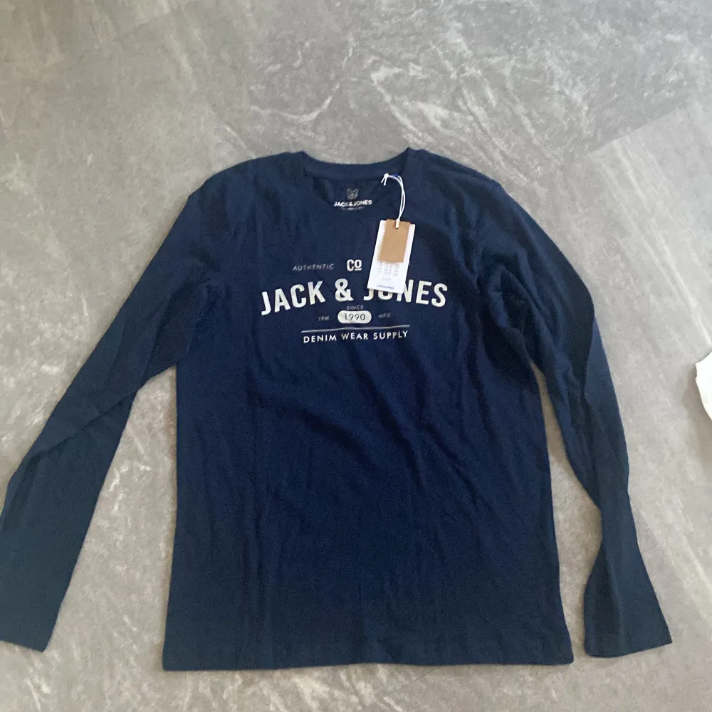 Jack Jones ny långarmad . T-shirts.