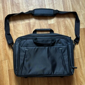 Dator väska - 40x28 cm. Ny, god skikt.