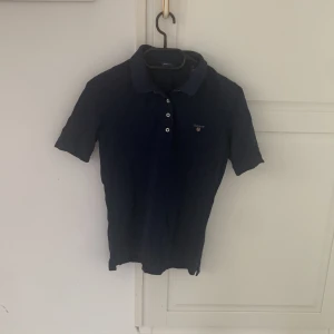 Säljer denna sjukt snygga gant pikén  - Xs. Har nästan aldrig använt. Säljer för att den blivit för liten. 