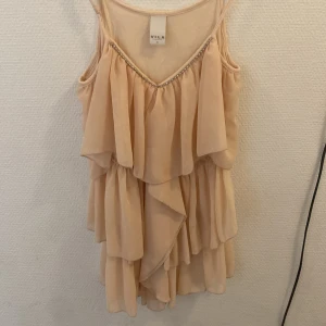 Volang linne  - Säljer detta jäte fina volang linne från vila i storlek S❤️