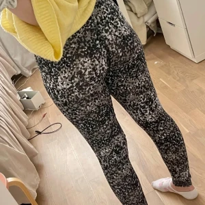Träningstights  - Sitter snyggt och ger fin figur☀️