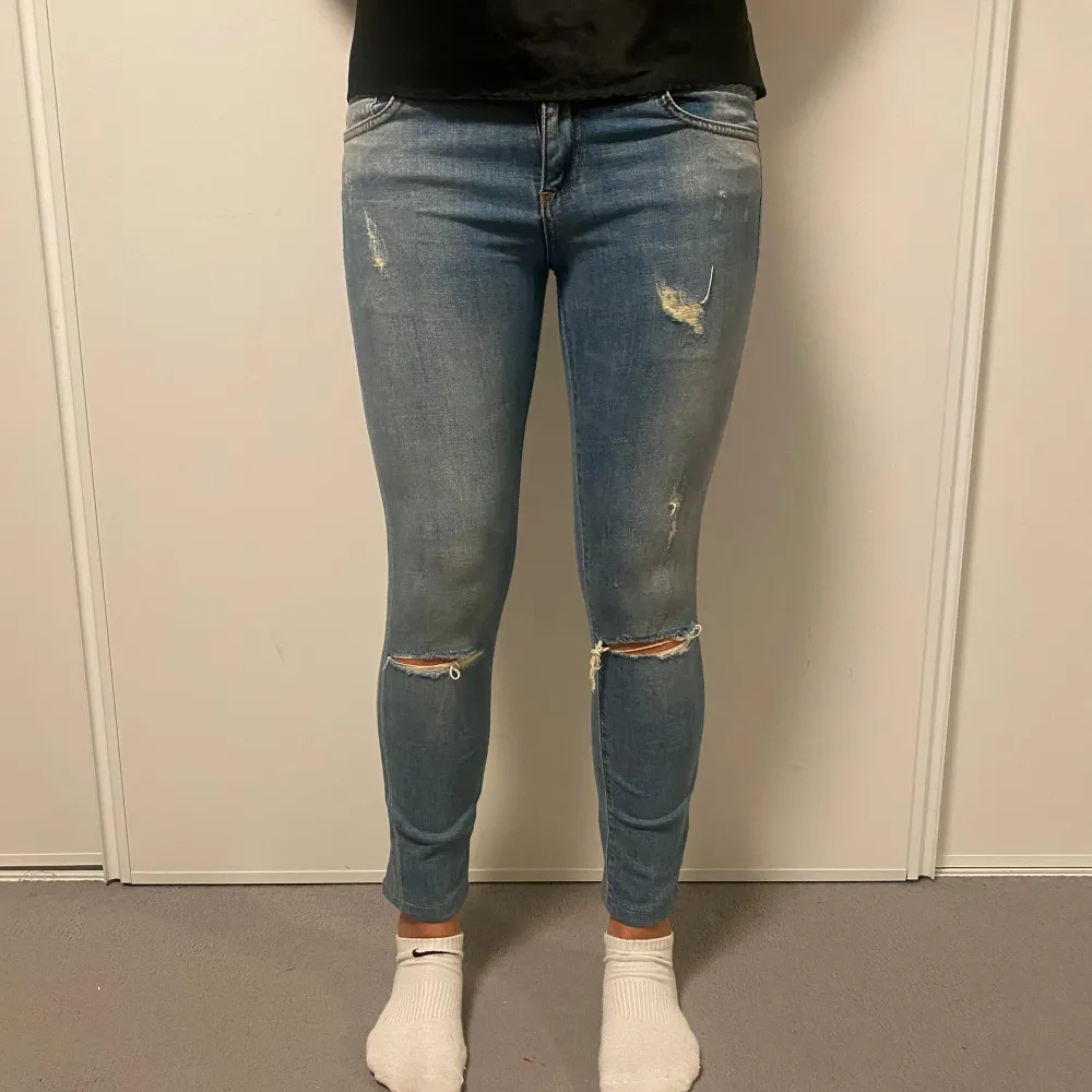 Hej! Vi säljer nu dessa Ltb dam jeans. Jeansen är i toppskick 10/10. Modellen är 174 och väger 64kg. Modellen heter Mina. Hör av dig vid frågor!. Jeans & Byxor.