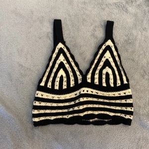 Virkad sommarlinne - Går ungefär till slutet av bröstkorgen 