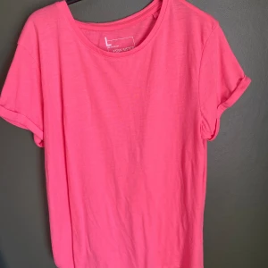 Rosa tshirt - Använd ett fåtal gånger 