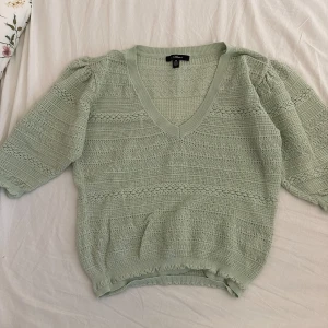 Snygg crop  - Jättefin har använt den 1 gång köpte den från mavi fin märke.