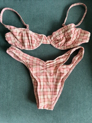 Bikini - Bikini från Miaou  Överdel i storlek s och underdel i m  Inköpt för ca 1 000 kr per del Aldrig använd  Kvitto finns  