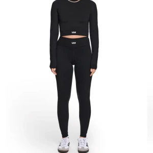 Yoga set/ träningsset  - LXA yoga set/träningsset i storlek S. Toppen sparsamt använd, tightsen aldrig använda.