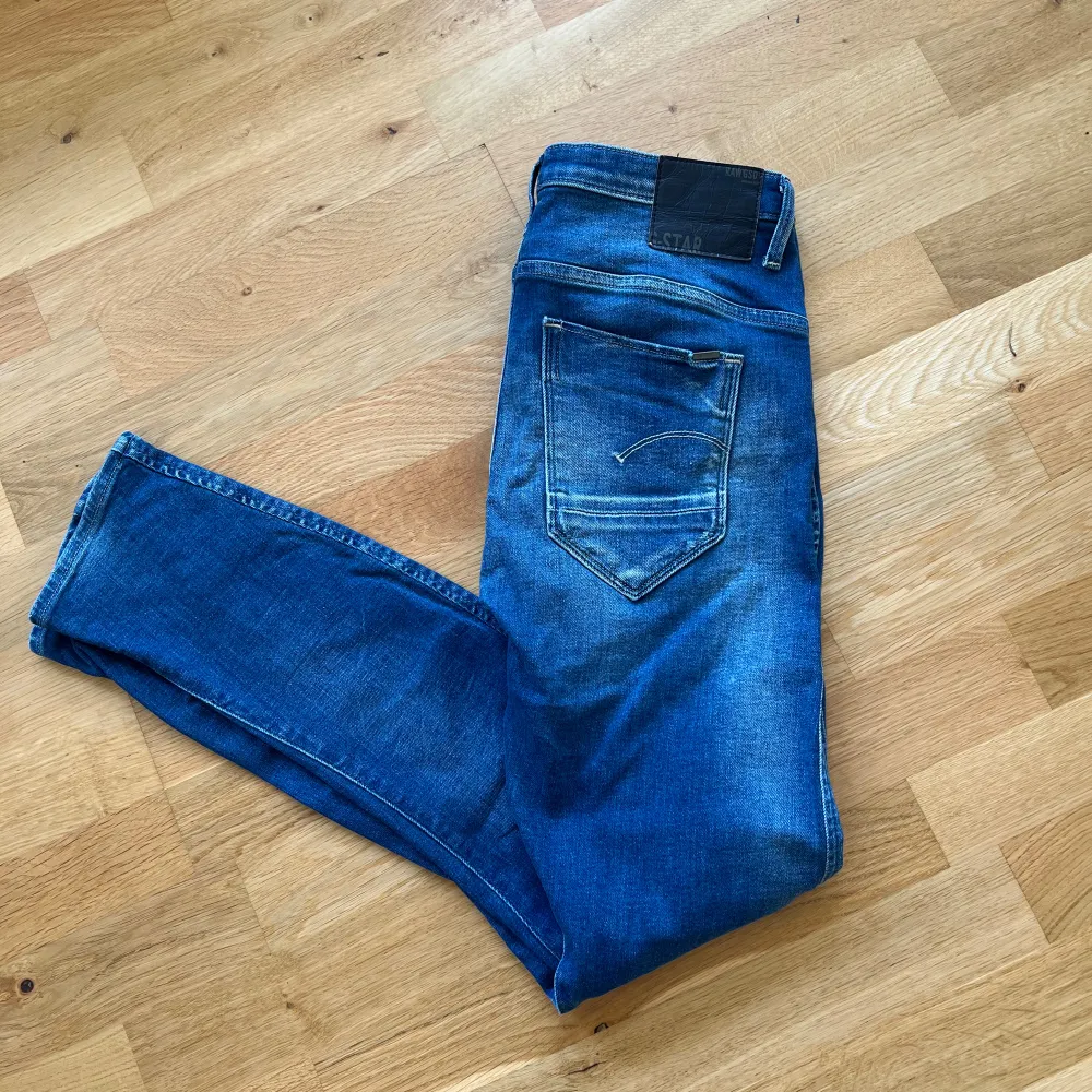 Snygga jeans från G-star!💕 Nypris är ca 1000 kr Hör av dig vid intresse och tveka inte med att ställa frågor 💕💕  . Jeans & Byxor.