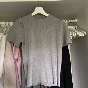 Stickad t-shirt - Pris kan diskuteras💓