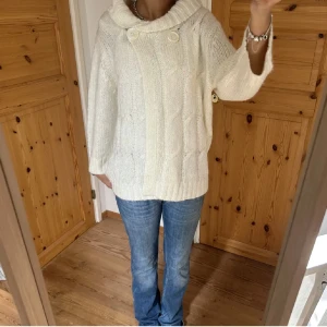 vit kofta - Supersnygg stickad tröja med knappar🤍🤍