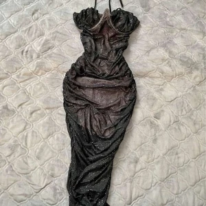 kläning - Jätte fin kläning i storlek s som tyvär aldrig kommit till användning , köpt för 499 säljer för 300