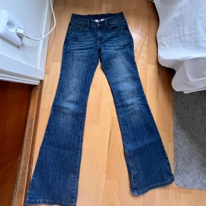 Brandy Melville jeans - Snygga blåa jeans från brandy Melville, använt ett fåtal gånger ❤️