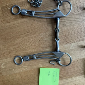 Tillbehör häst - Säljer diverse tillbehör till häst och ryttare. Storlek och pris finns på varje bild. Frakt tillkommer☺️ Kom och köp! Finns fler annonser på min profil med andra grejer till häst och ryttare ❤️