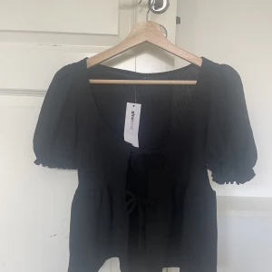 Ny topp Gina - Gullig topp från gina Aldrig använd  Nypris 280kr 