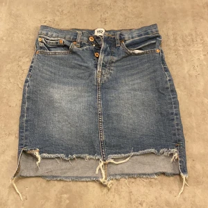 Jeans kjol - Fin jeans kjol Knappt använd 