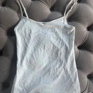 Topp - Nytt Calida linne i ullsilke!! storlek xxs men passar xs och s också skulle jag säga!! Aldrig använd! 399kr ny! Väldigt skön och stretchig💕💕