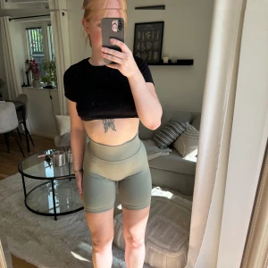 Shorts  - Träningsshorts från Xhapes i storlek M