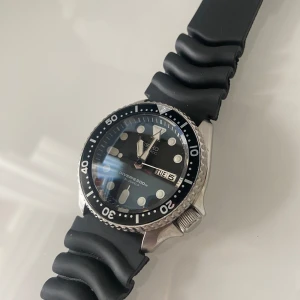 Seiko Automatic Divers - Seiko SKX007 i mycket bra skick  2018, kommer med extra bezel, glas och bezel skydd.  Mer info på våran Instagram!