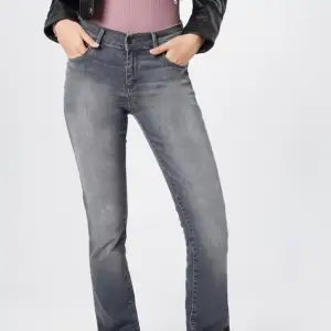 Säljer mina gråa Ltb jeans i modellen fallon, de är knappt använda och har därmed inga defekter. Kom privat för fler bilder.