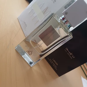 Ana Abiyedh EDP 60ml  - Ana Abiyedh EDP parfym 60ml.  Good söt doft med musk och valij bad och en fräsh och spicy bas.  