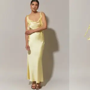 Så fin gul klänning från gina helt ny med lappen kvar💛 Storlek 36