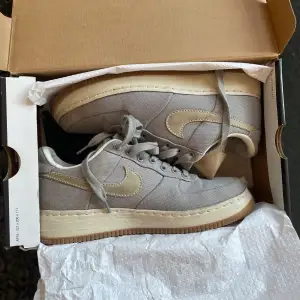 Nyskick Nike Airforce, 2007 modell med orginalbox. Pris kan diskuteras.