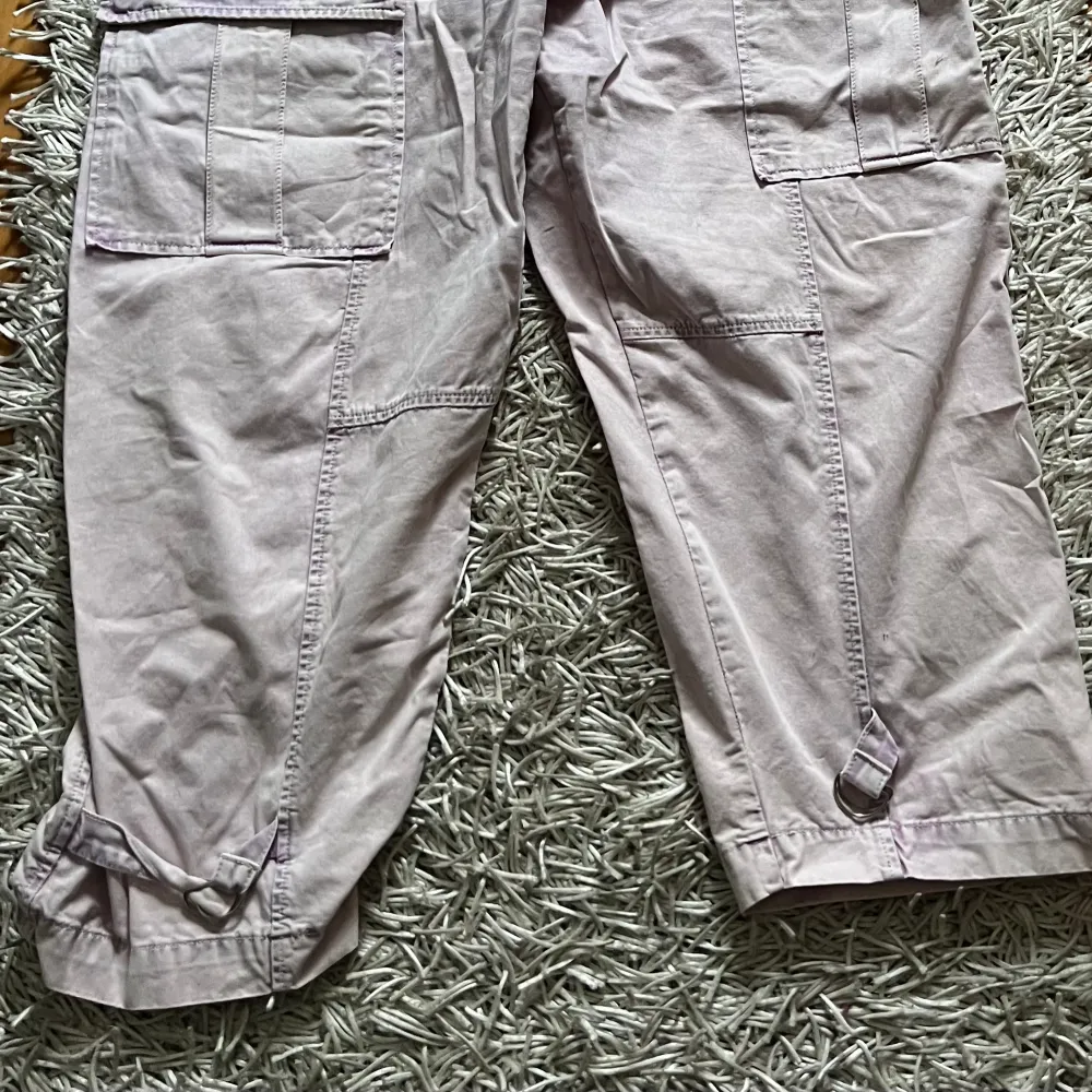 Säljer mina jeans från Asos. De är i storlek 20 vilket är 46-48. Använda 2-3 gånger! Tvättas och stryks innan de skickas iväg.. Jeans & Byxor.