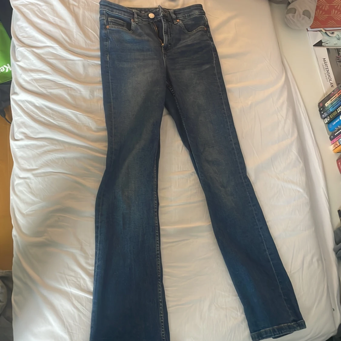 Blå bootcut jeans 