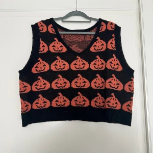 Stickad väst - Aldrig använd