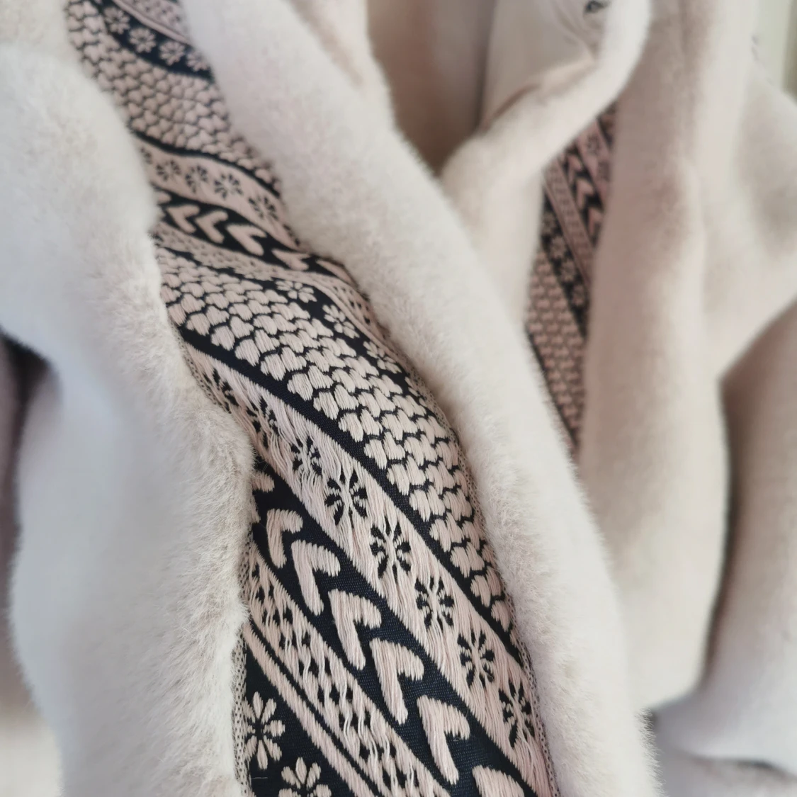 Vit fuskpäls från Dry Lake  - 3