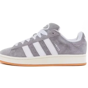 Adidas campus - Söker dessa adidas campus i grå/svart, om du säljer eller funderar på att sälja kontakta mig så kan vi diskutera pris mm💓💓