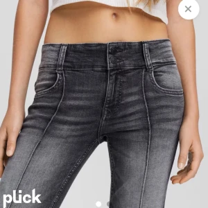 Bershka jeans  - Slutsålda jätte fina, storlek 34. Tagen bild dm endast ifall du är Seriös köpare❤️