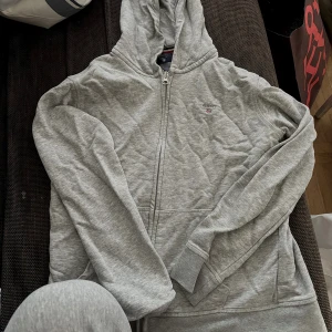 Gant kofta  - Gant kofta grå passar S & XS knappt använd 