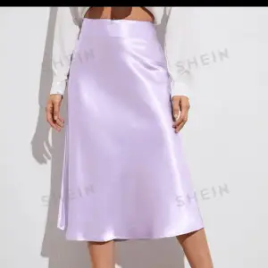 Två kjolar från shein säljs nu, super fint skick båda två men kommer ej till användning tyvärr!  Super bra kvalitet och båda är i storlek S!  Säljs för 50kr / styck