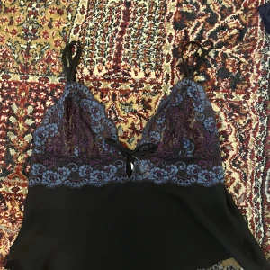 Fest topp - Fest topp med fina detaljer