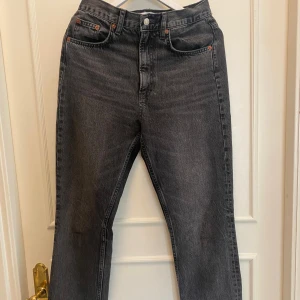 Raka zarajeans - Raka och högmidjade jeans från zara!
