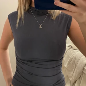 Gina topp - Jätte fin blå topp från Gina, använd ca 2-3 gånger💙