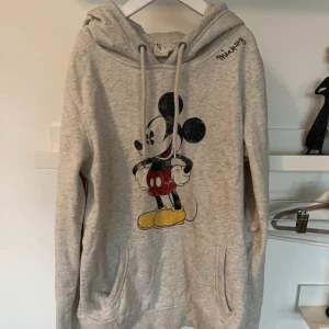 Musse pigg hoodie  - Storlek S 