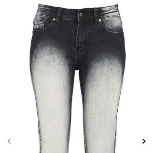 Super coola jeans från EMP i storlek 27/32 