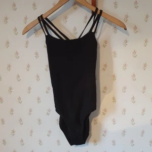 Svart shapewear - Svart shapewear, i bra skick. Jag vet inte vilken storlek, men antagligen xs eller möjligen xxs. 
