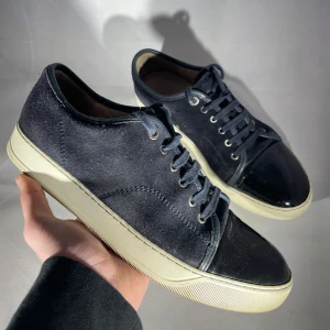 Lanvin - Säljer dessa stilrena lanvins i navy blå | Storlek 41 (uk7) passar även 42 | 9/10 Skick | Inget og följer med | 2299kr 🤝