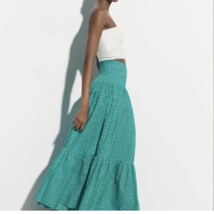 Långkjol från zara  - En jätte fin långkjol från zara med prislapp kvar. Pris går att diskuteras vid snabb affär. 