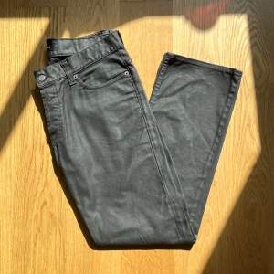 Säljer ett par schyssta J.LINDBERG jeans i riktigt bra skick, knappt använda! Nypris 1800kr, mitt pris 299kr. Jag har ingen användning för dom så säljer dom för så billigt som möjligt! 🙌 Priset kan diskuteras! Hör av dig vid minsta fundering! 😁