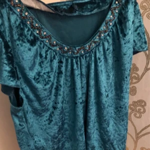 2000s topp - Jätte fina detaljer, Skriv för fler bilder eller om du undrar något❤️ Pris kan diskuteras 