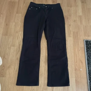 Svarta baggyjenas  - Använd knappt 
