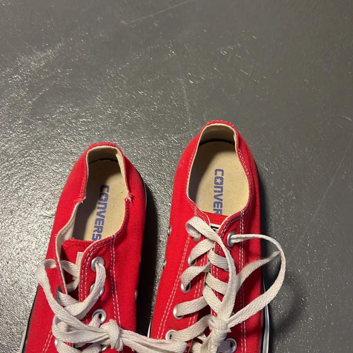 Röda converse - 90