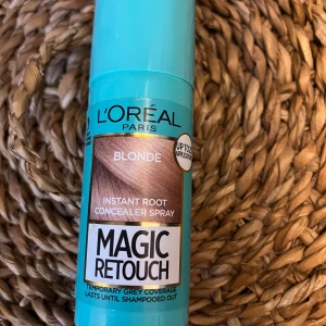Root color spray - Root color spray i färgen blond använd 1 gång för att testa men va fel färg för mig
