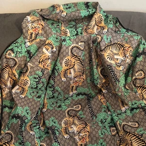 Gucci jacka - Hej, jag säljer en gucci jacka i storlek S men passar M, vid en snabb affär kan priset ändras!